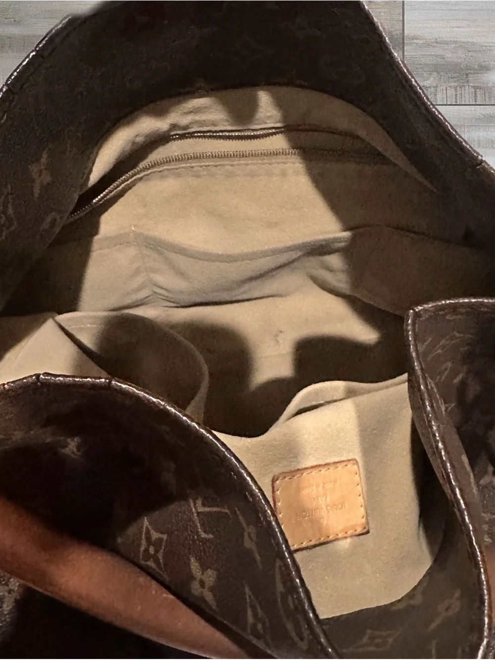 Louis Monogram Artsy MM - Picture 6 of 15